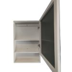 آینه داروخانه‌ای سفید رنگ دیواری با قفسه داخلی و درب آینه‌ای ضد بخار، مناسب حمام و سرویس بهداشتی – فروشگاه نایب‌استور