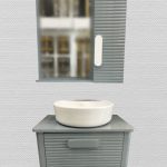 کابینت روشویی بامبو رنگ طوسی با روشویی سرامیکی و کشو ضدآب – طراحی شیک مناسب سرویس بهداشتی مدرن