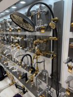 علم دوش حمام مدل خورشیدی رنگ مشکی طلایی بدنه فلزی مقاوم