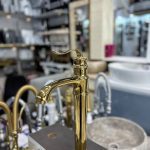 روشویی پایه بلند کوریو طلایی براق