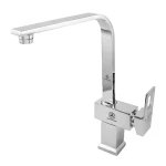 شیر ظرفشویی شلنگدار قهرمان مدل فلت رویال با بدنه برنجی و روکش کروم براق، شلنگ انعطاف‌پذیر و طراحی مدرن برای آشپزخانه‌های لوکس و مدرن