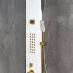 پنل دوش چند حالته نصب شده در حمام مدرن با امکانات پیشرفته و طراحی کاربردی