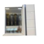 آینه باکس دیواری سفید‌طوسی با بدنه PVC ضدآب و شلف داخلی مجزا برای حمام و سرویس بهداشتی – نایب‌استور