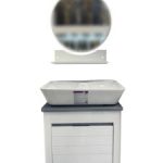 کابینت روشویی دیواری PVC سفید با صفحه کورین براق و طراحی مینیمال مناسب سرویس بهداشتی مدرن