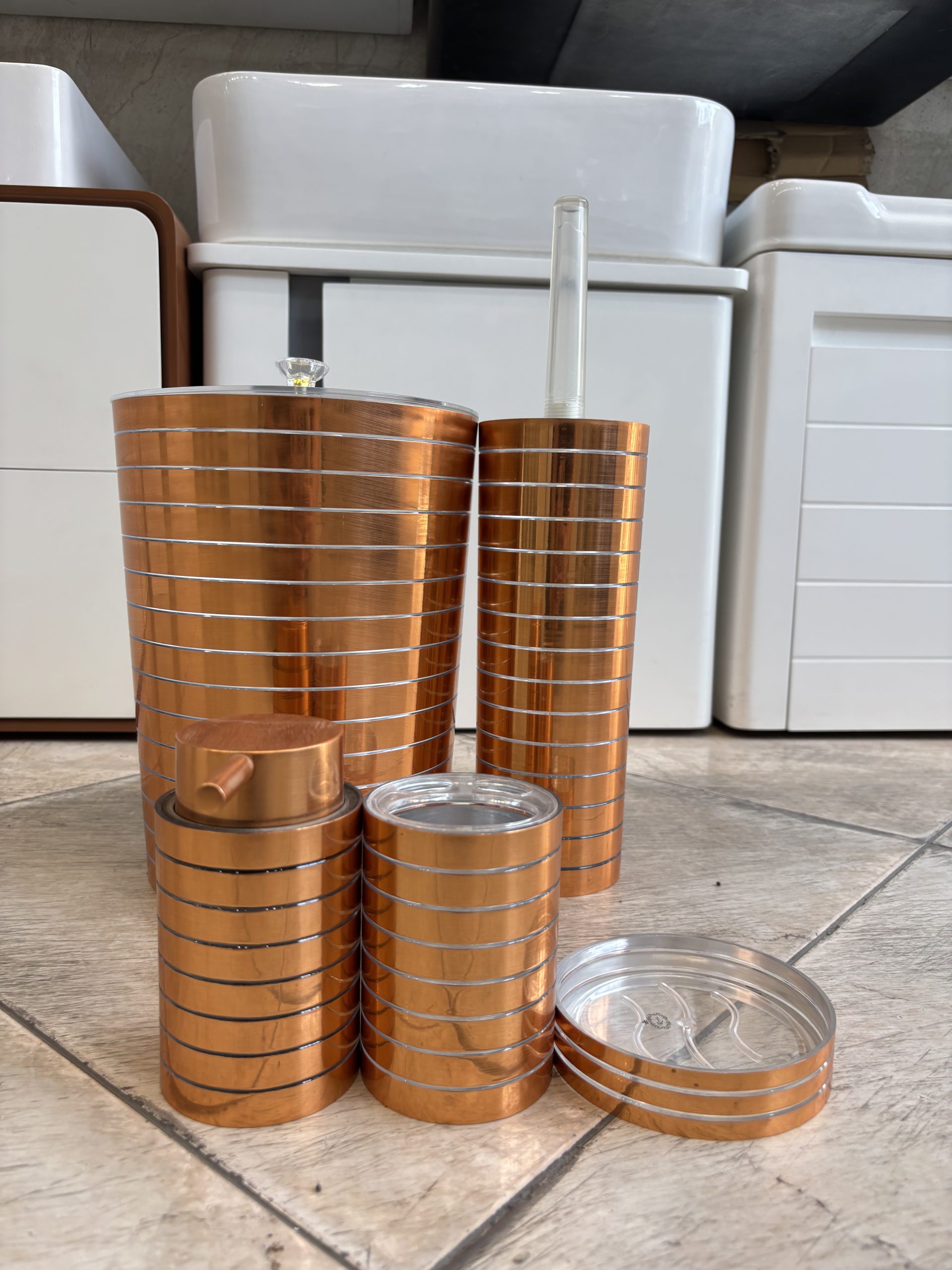 IMG_1425 ست سرویس بهداشتی 5 پارچه طرح مسی - Image 1