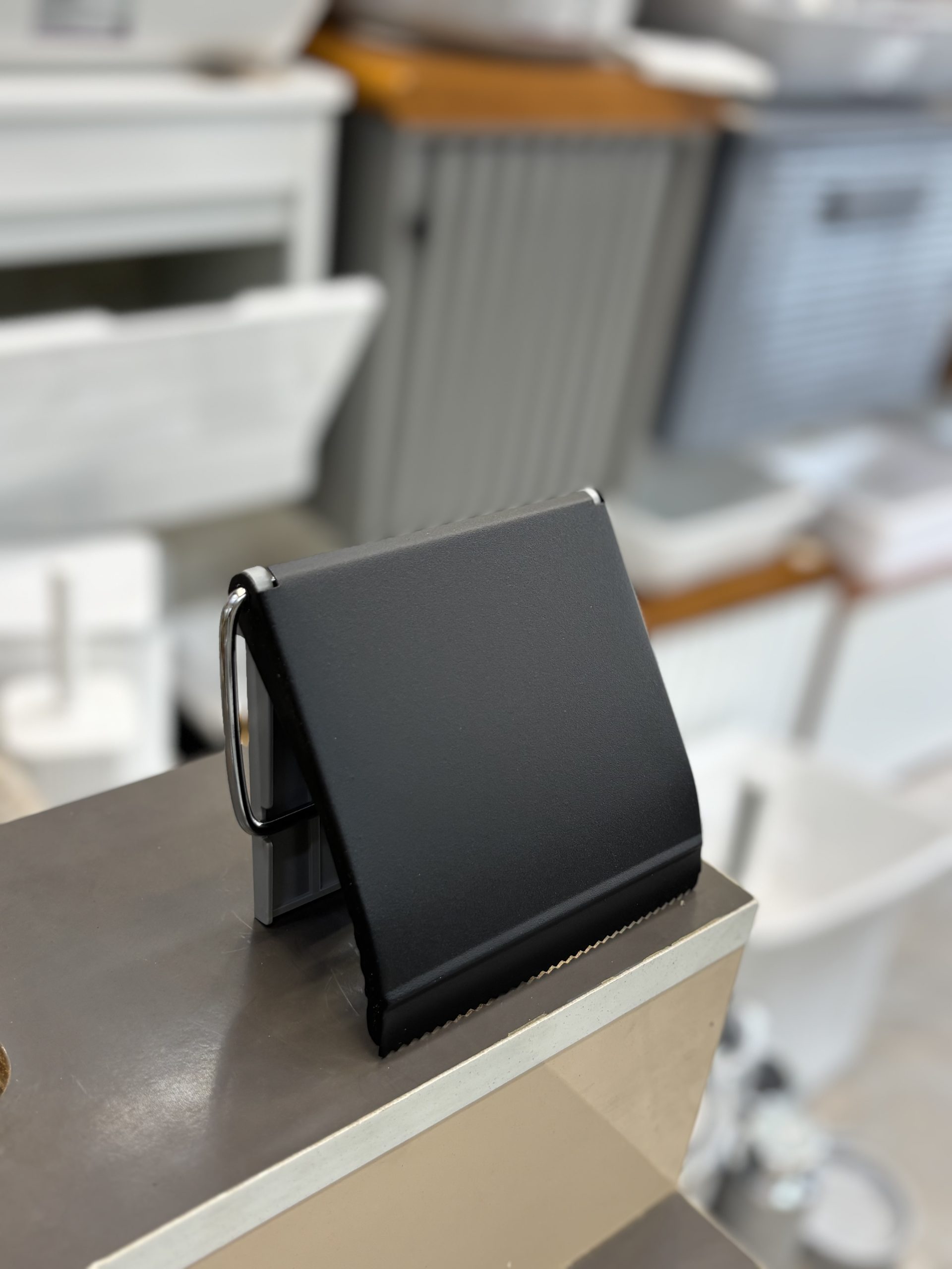 IMG_1794 دستمال کوچک دستشویی مشکی سرکوله خرید قسطی - Image 1