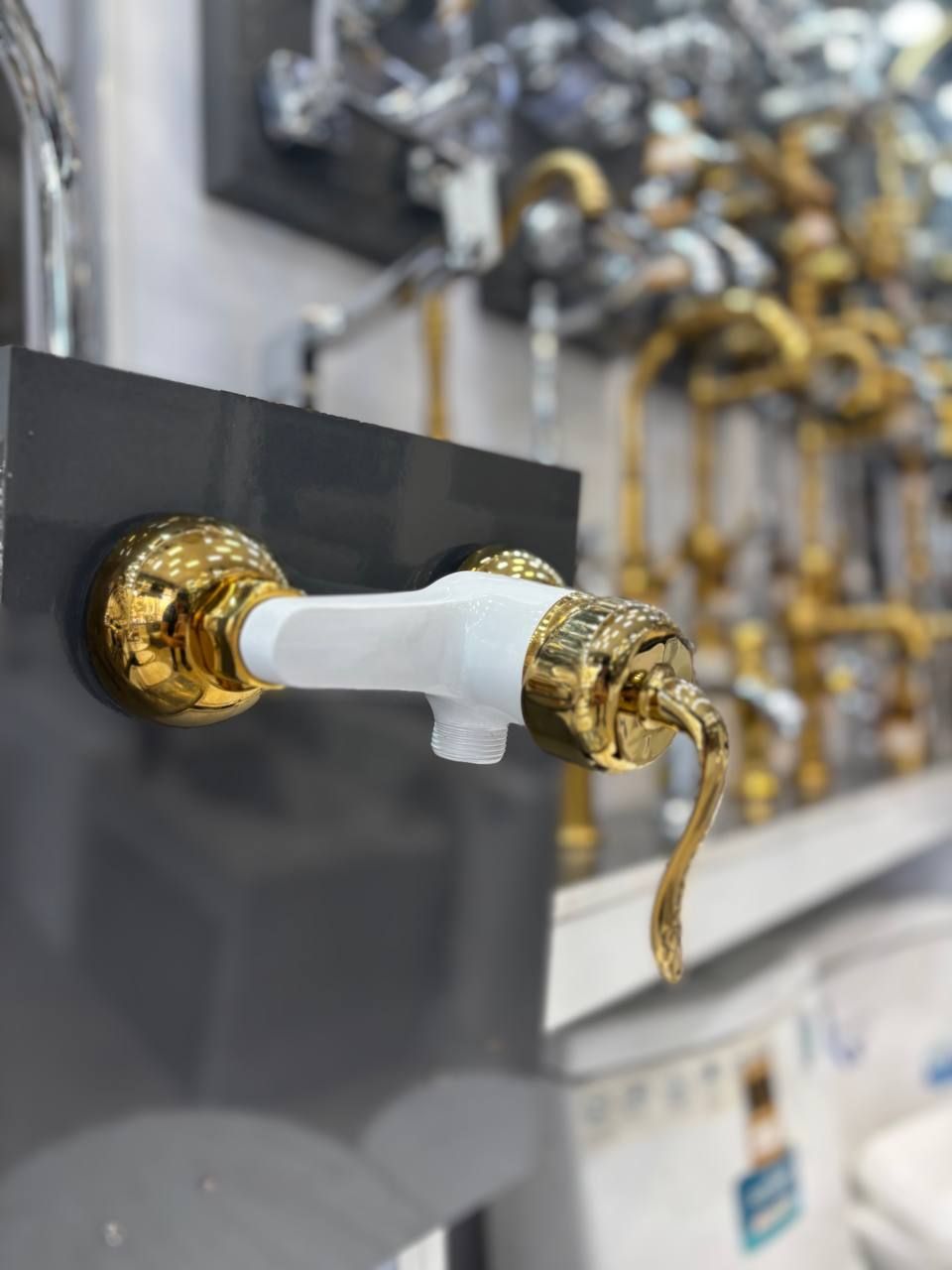 IMG_20251106_213410_568 شیر توالت قاصدک سفید طلایی - Image 1