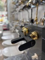 شیر دوش باران مشکی طلایی - Image 3